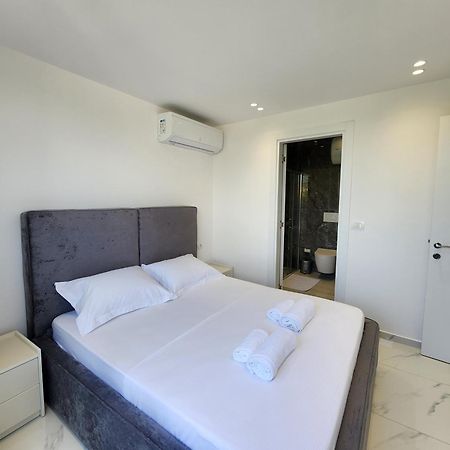 Penthouse With A City View Тирана Екстер'єр фото