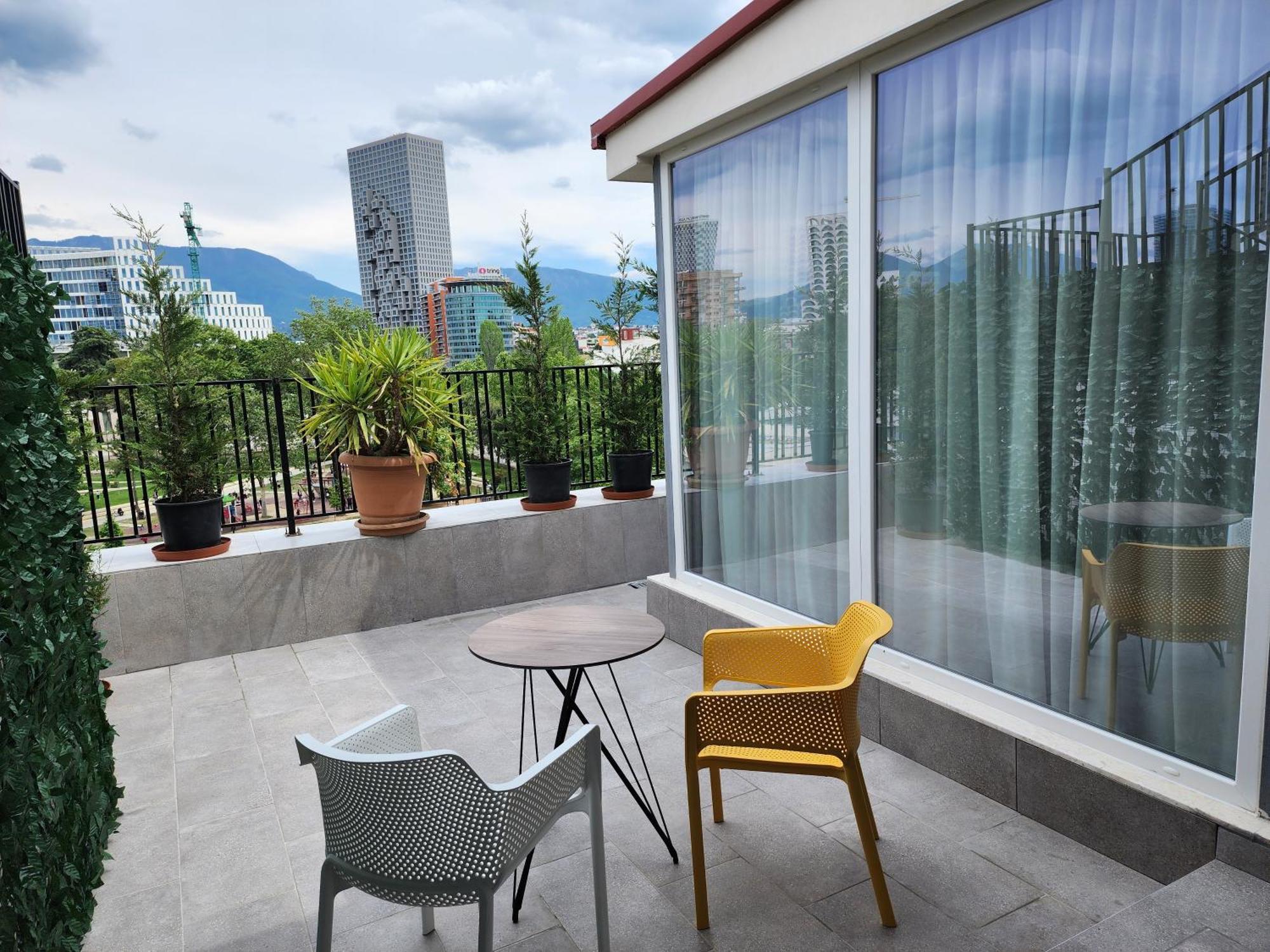 Penthouse With A City View Тирана Екстер'єр фото