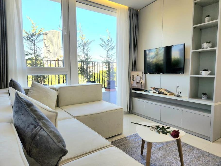 Penthouse With A City View Тирана Екстер'єр фото